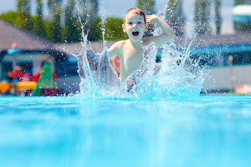 Crianças na piscina: saiba quais cuidados tomar!